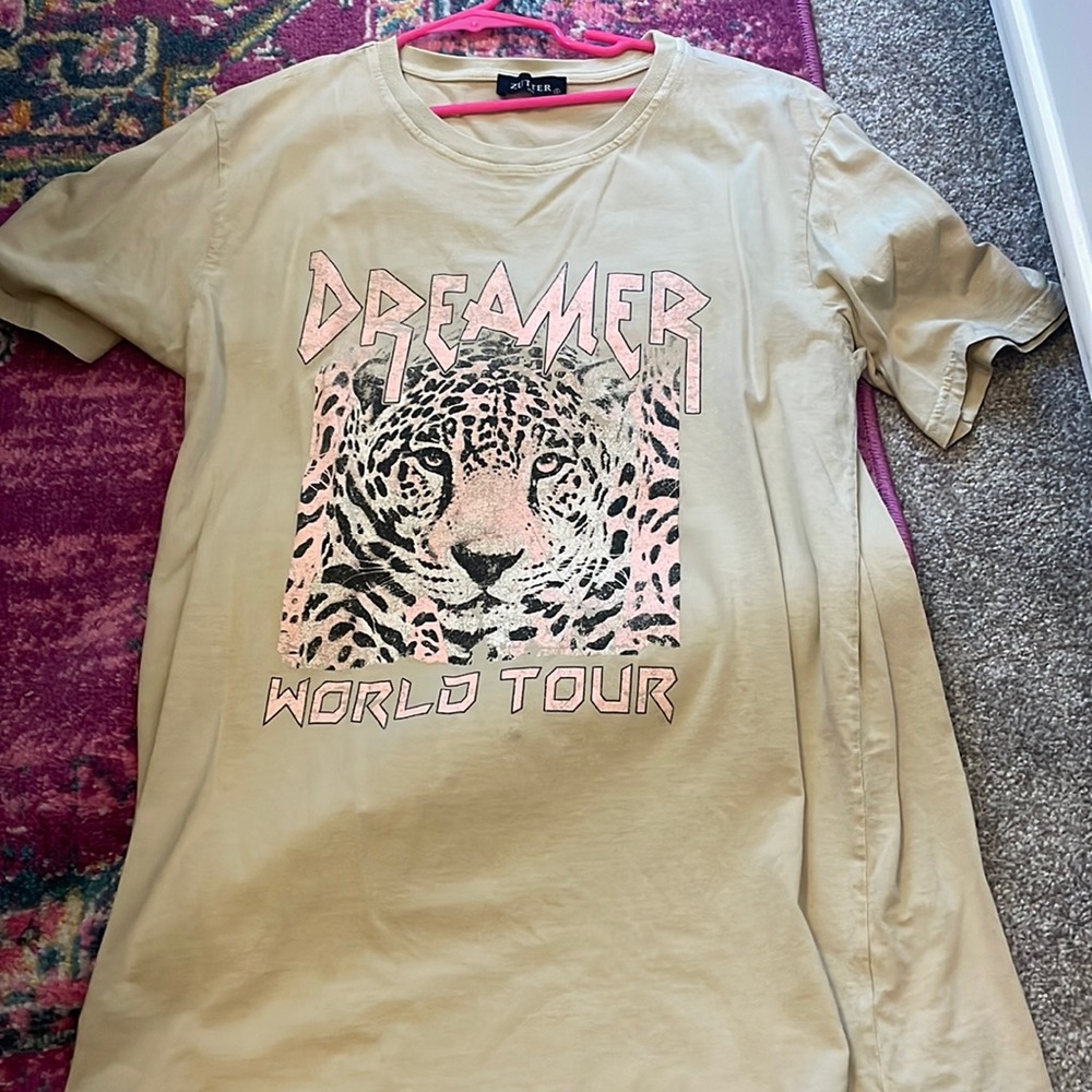 graphic tee!